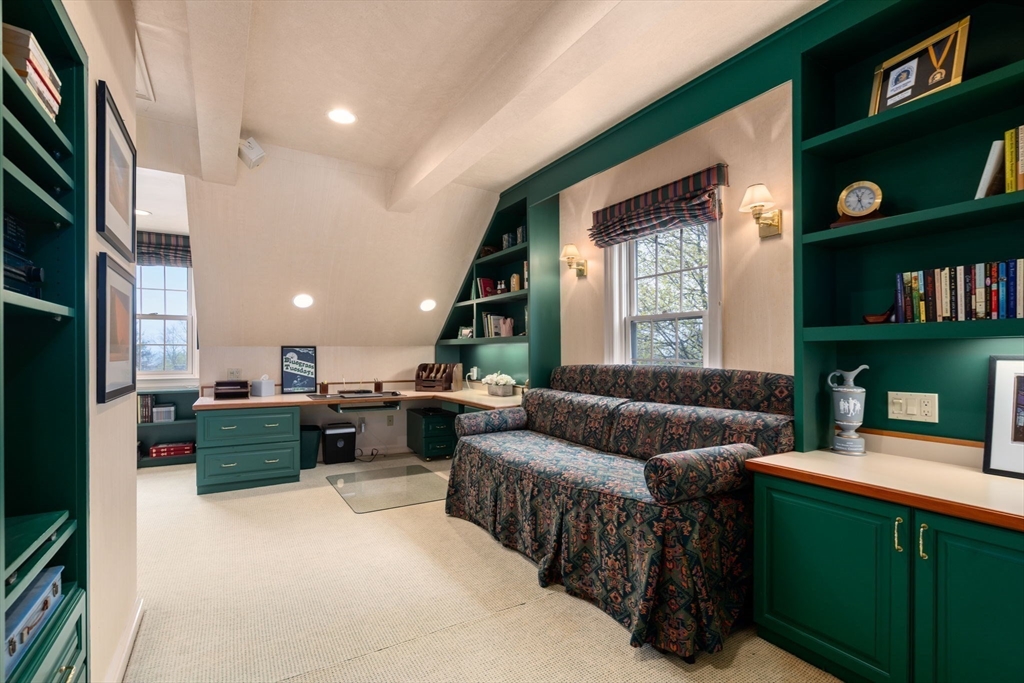 78 Waban Hill Rd N