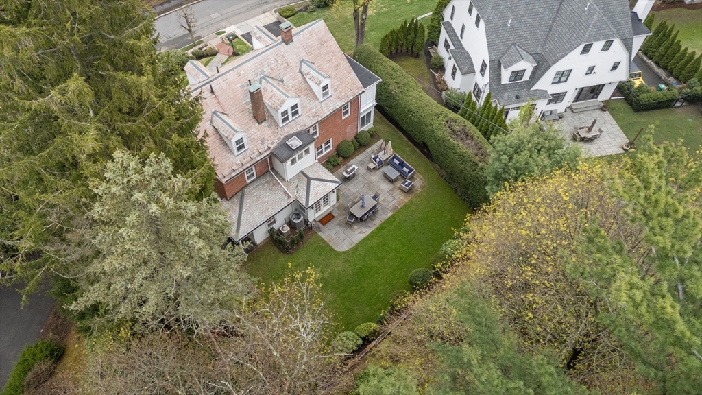 78 Waban Hill Rd N