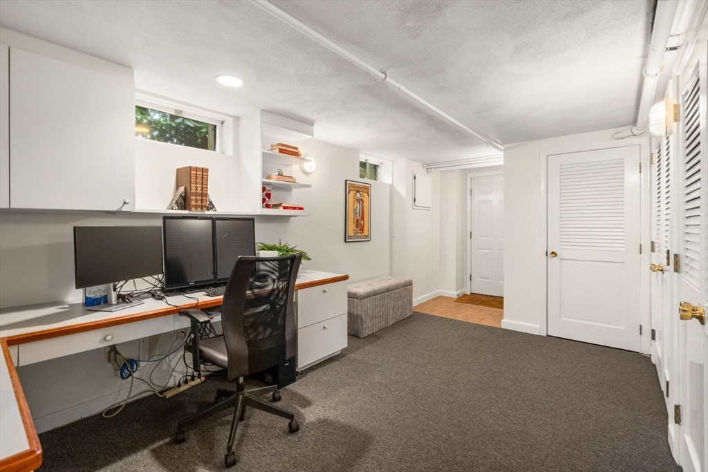 78 Waban Hill Rd N