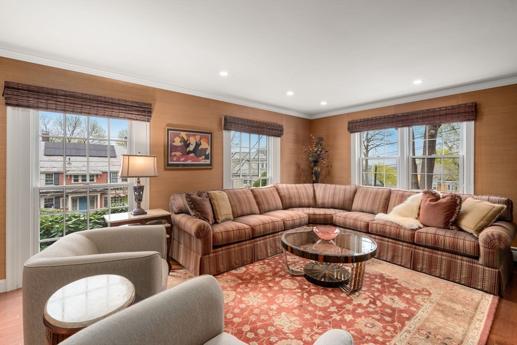 78 Waban Hill Rd N
