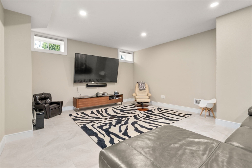 6 Wiswall Rd
