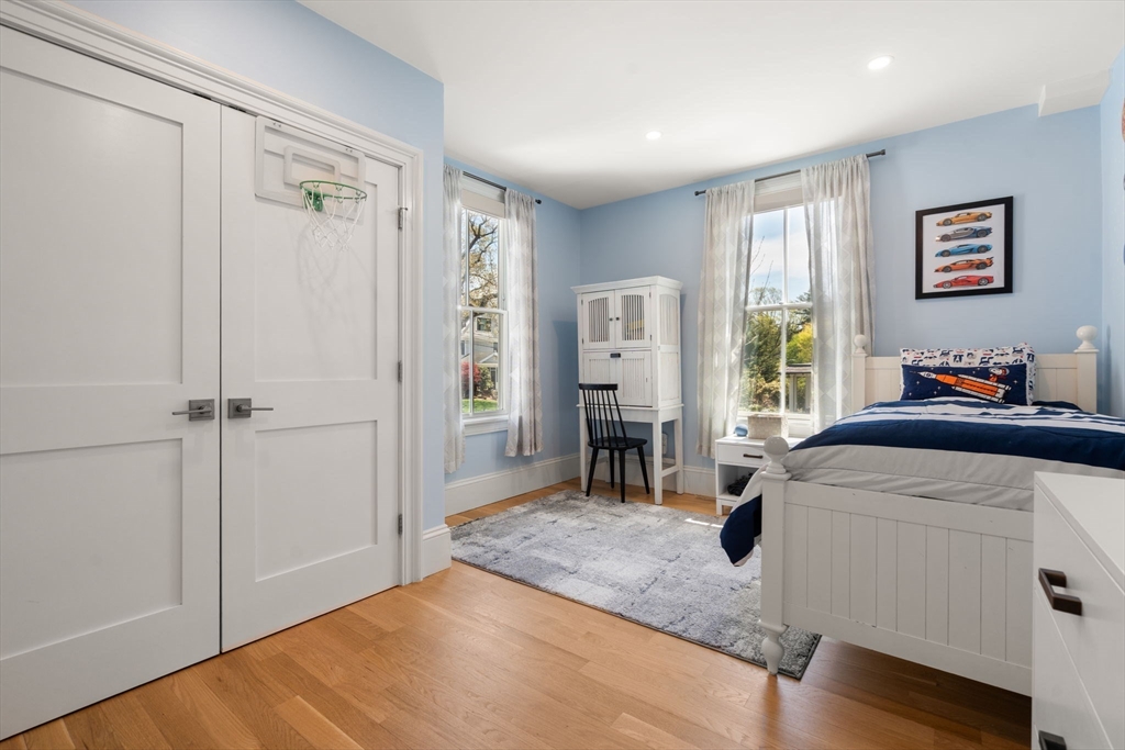 15 Sterling St