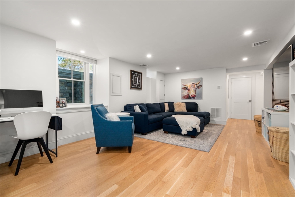 15 Sterling St