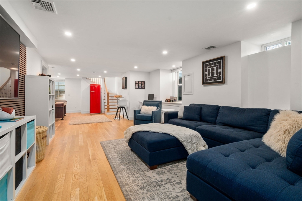 15 Sterling St