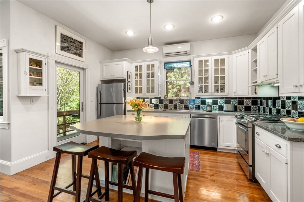 91 Hillside Ave