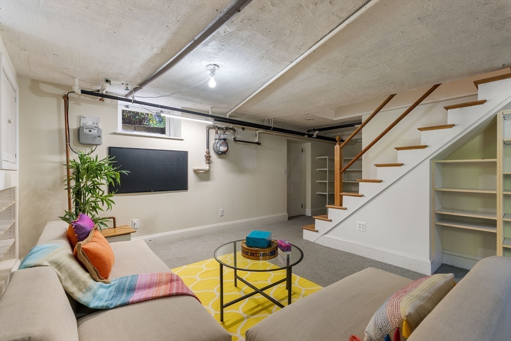 89 Beaumont Ave