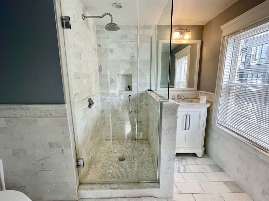 155 W 9th St # 2