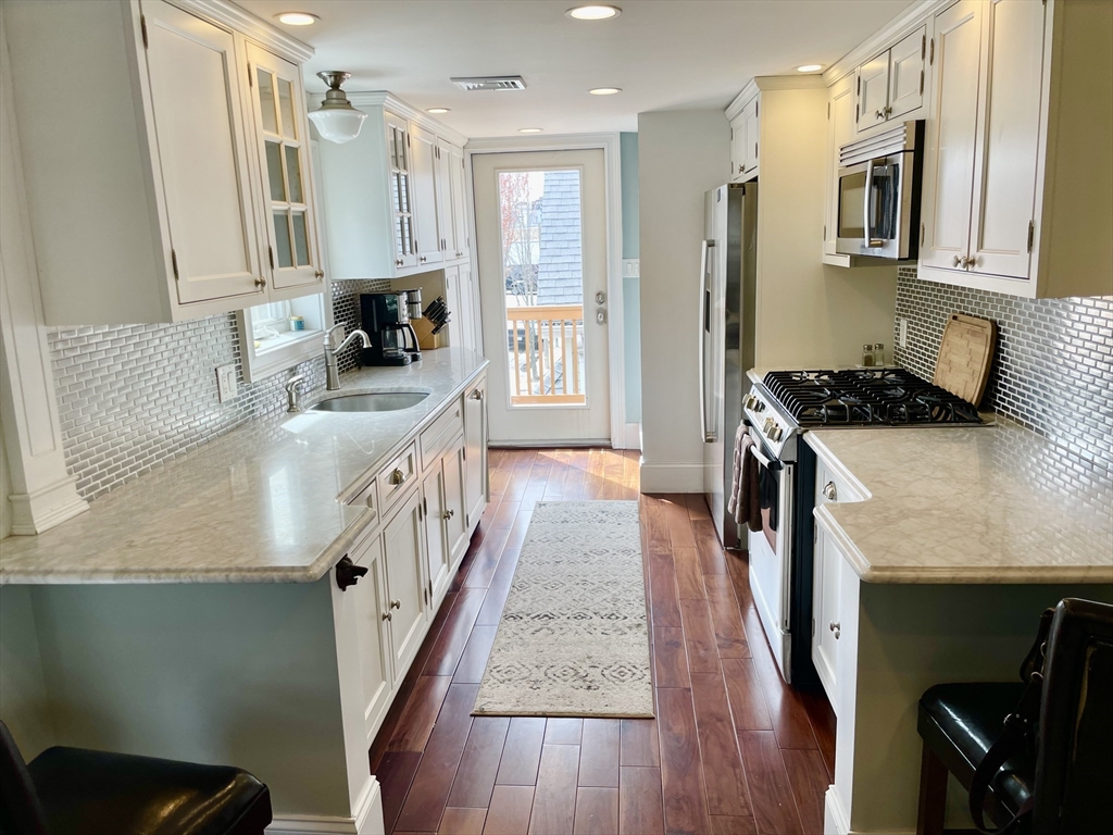 155 W 9th St # 2