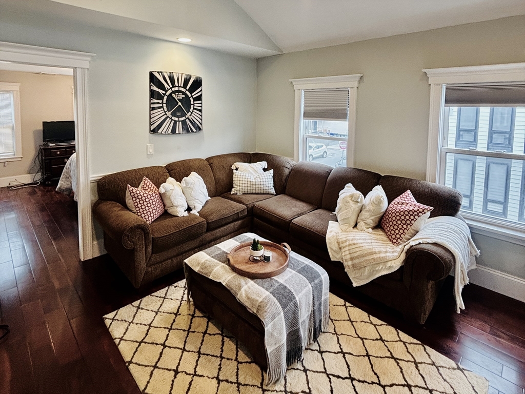 155 W 9th St # 2