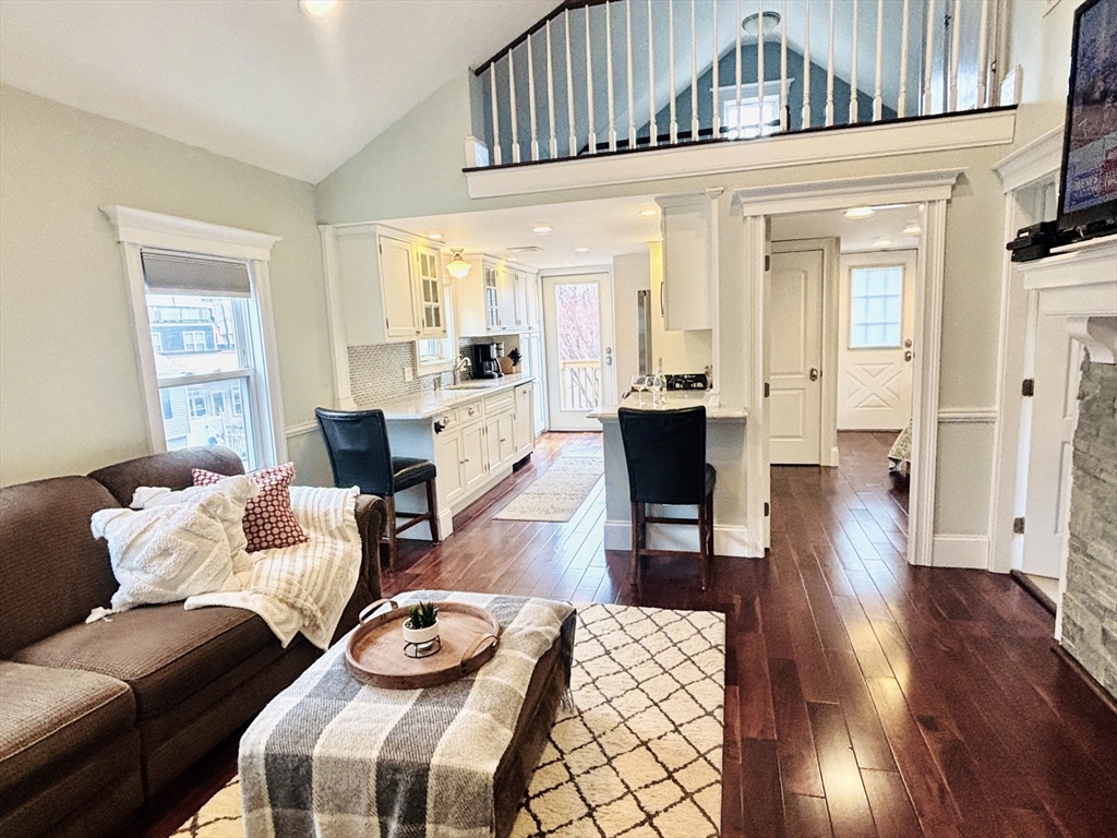 155 W 9th St # 2