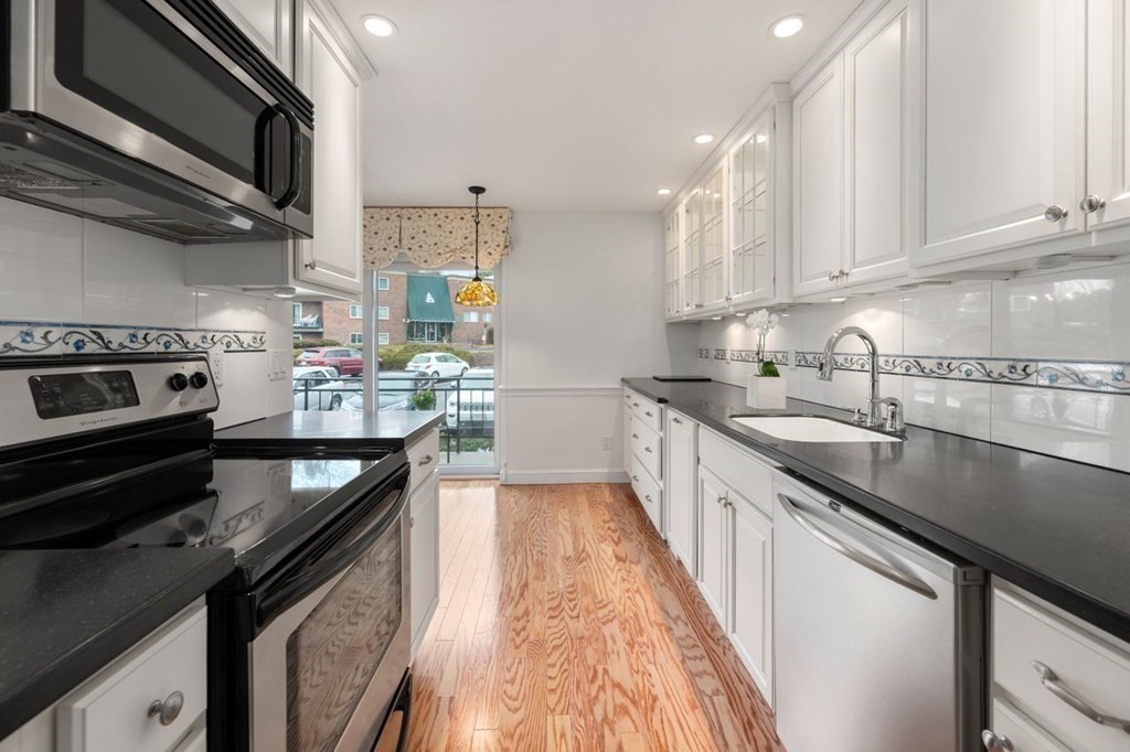 1212 Greendale Ave # 319