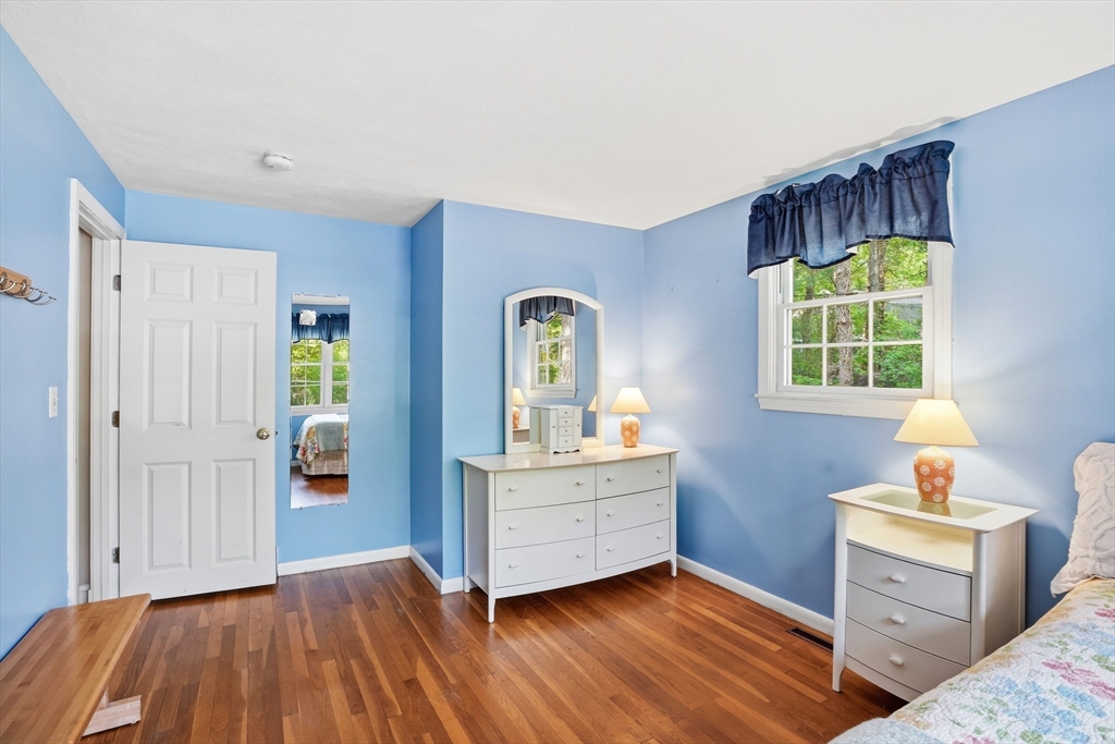 22 Longmeadow Dr