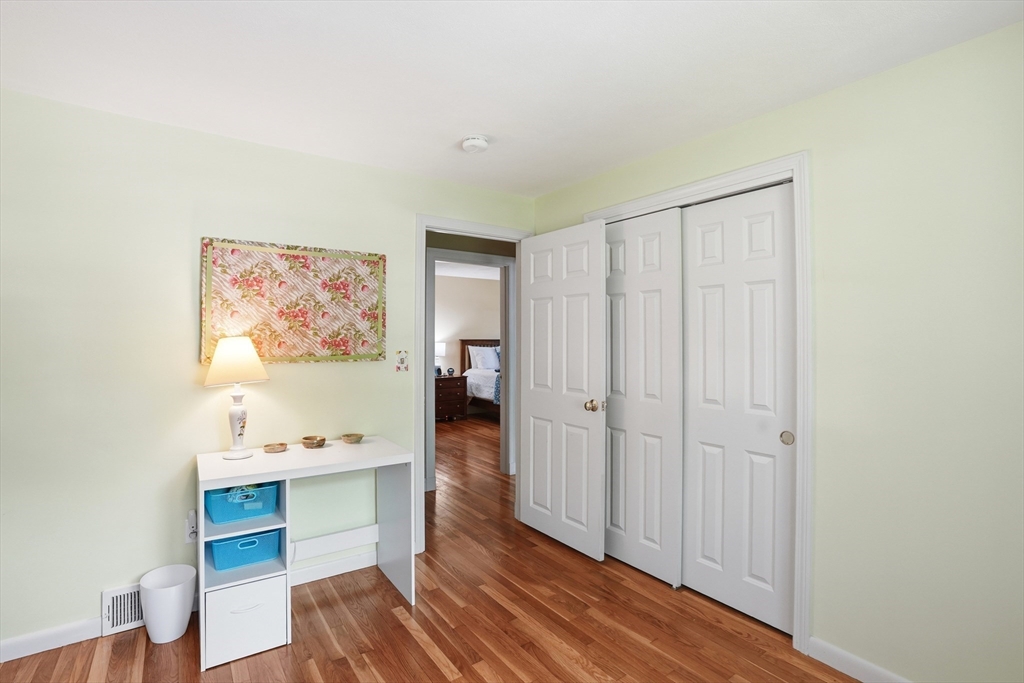 22 Longmeadow Dr