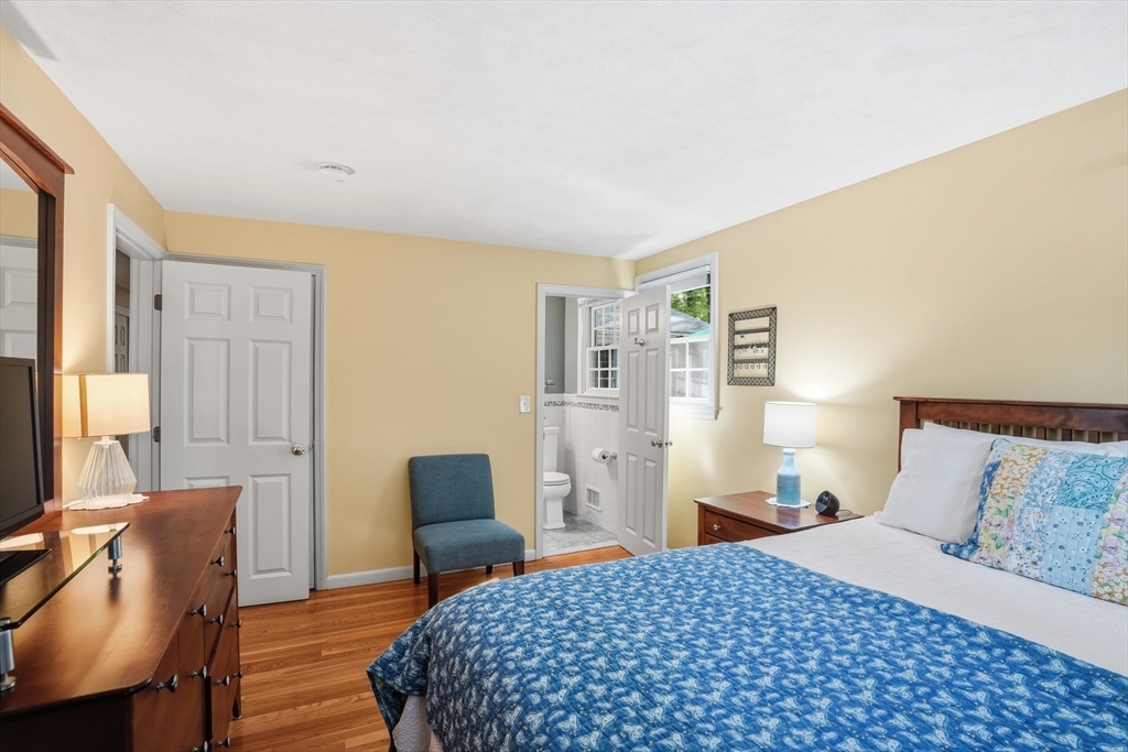 22 Longmeadow Dr