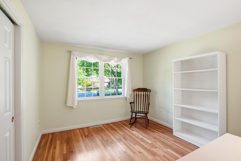 22 Longmeadow Dr