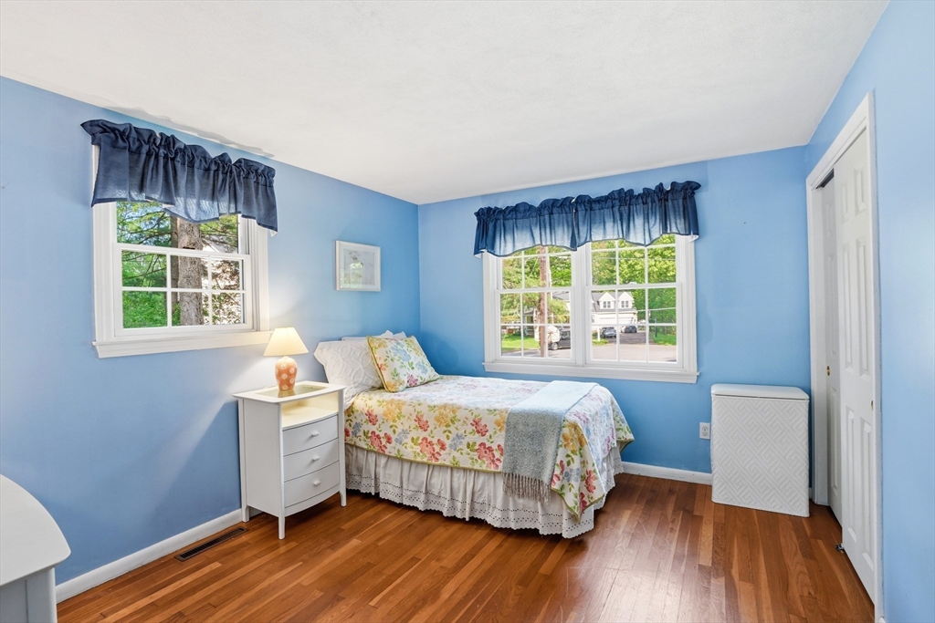 22 Longmeadow Dr
