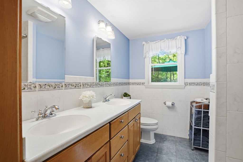 22 Longmeadow Dr