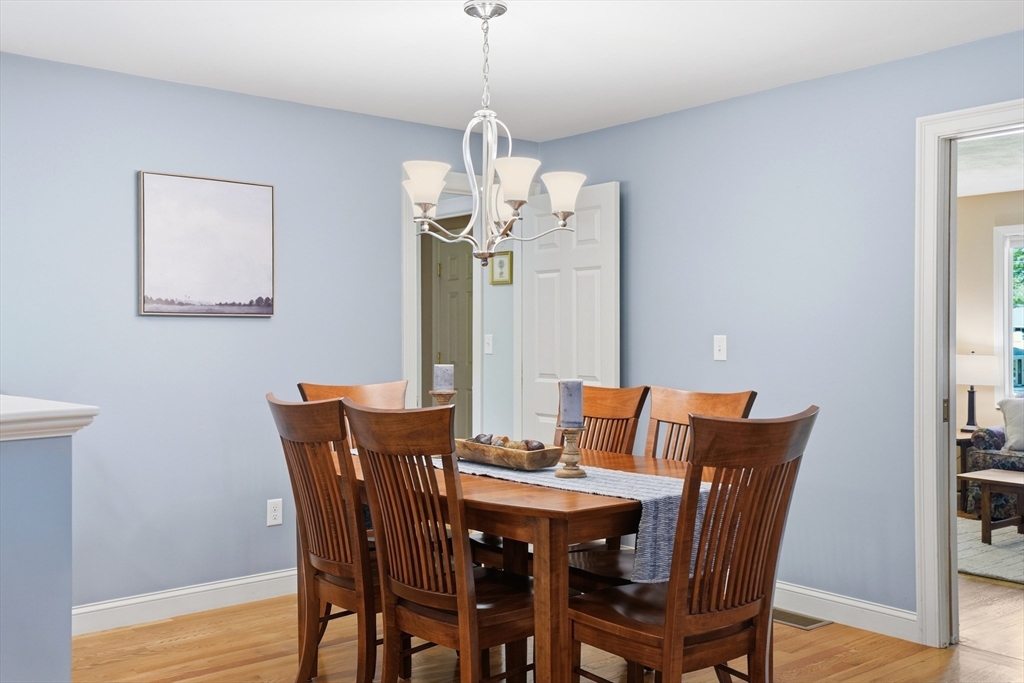 22 Longmeadow Dr