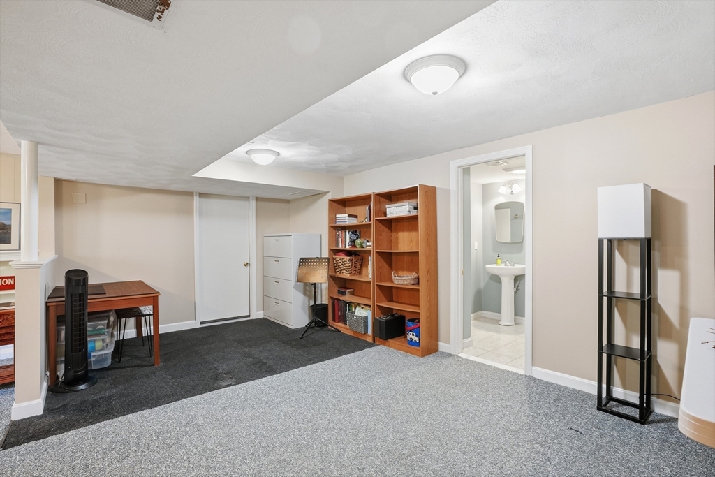 22 Longmeadow Dr