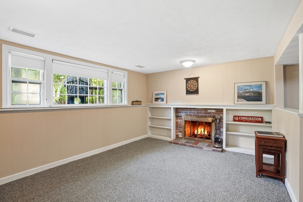 22 Longmeadow Dr