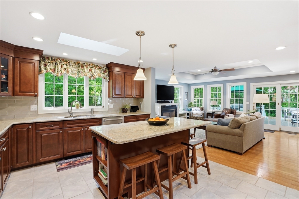 22 Longmeadow Dr