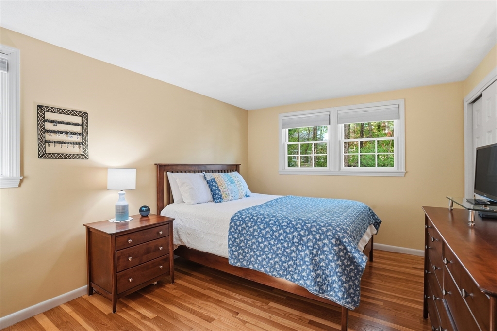 22 Longmeadow Dr