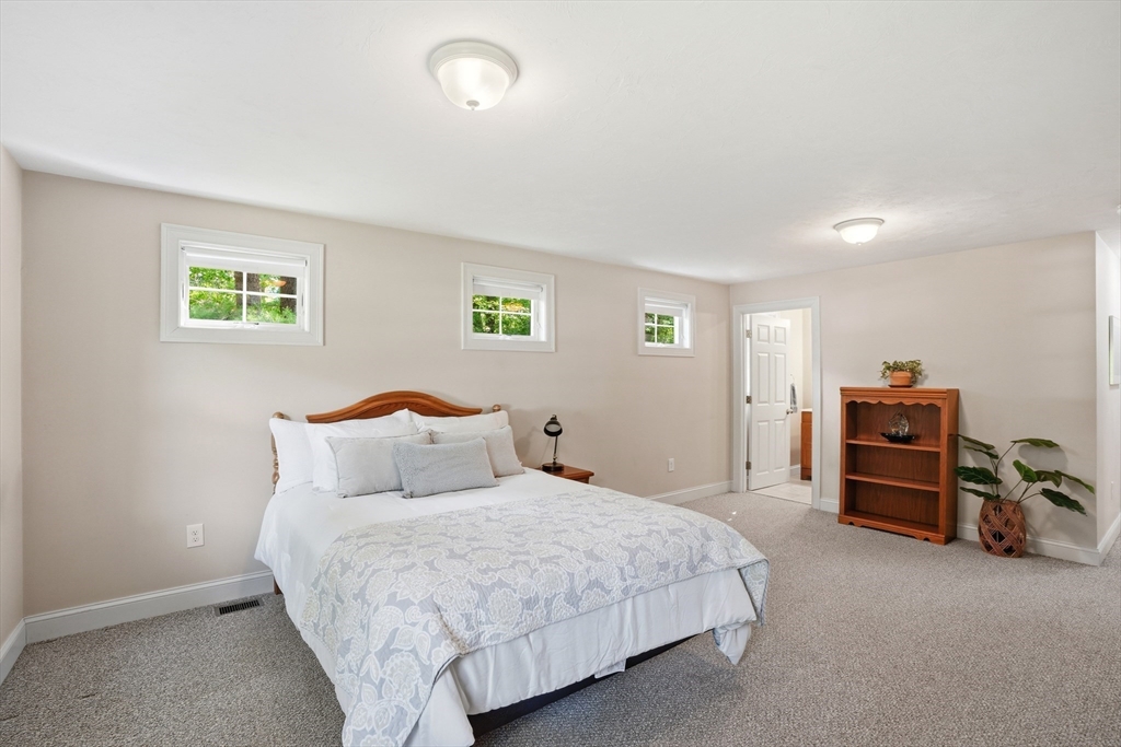 22 Longmeadow Dr