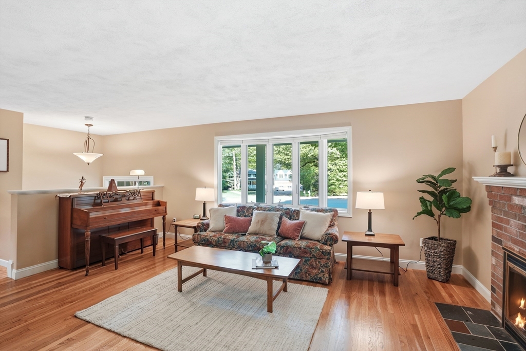22 Longmeadow Dr
