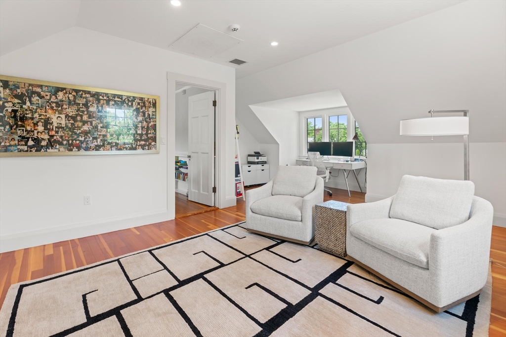 10 Burnham Rd