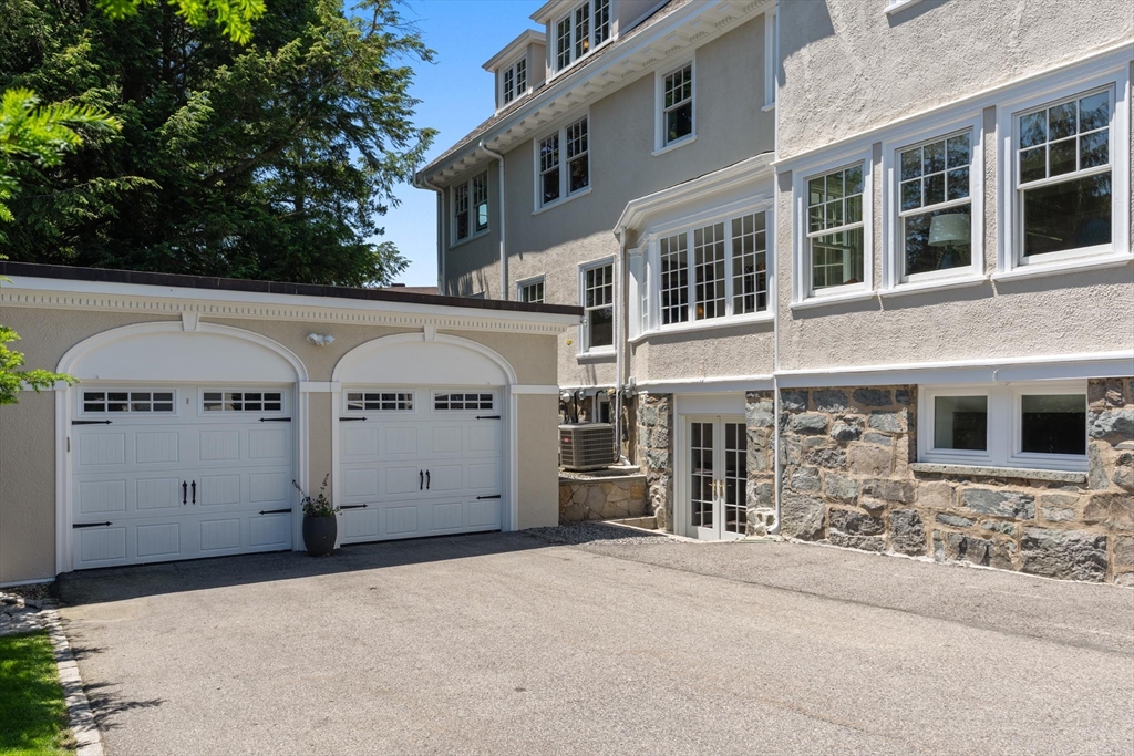10 Burnham Rd