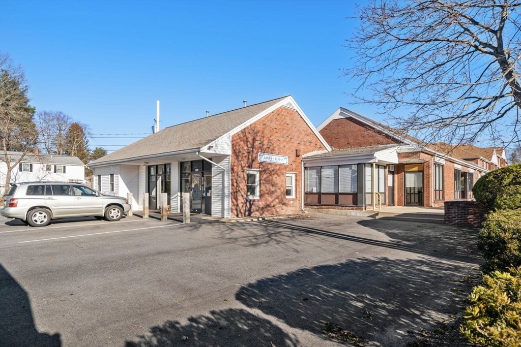 655 Saw Mill Brook Pkwy Unit: E