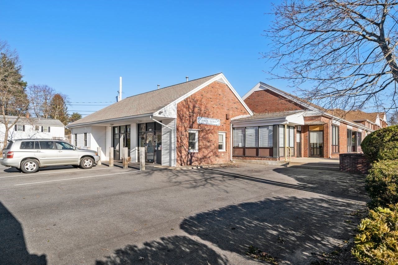 655 Saw Mill Brook Pkwy Unit: E