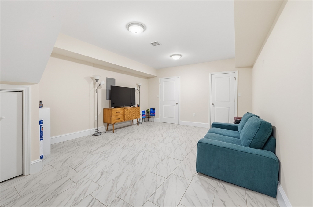 77 North St # 77