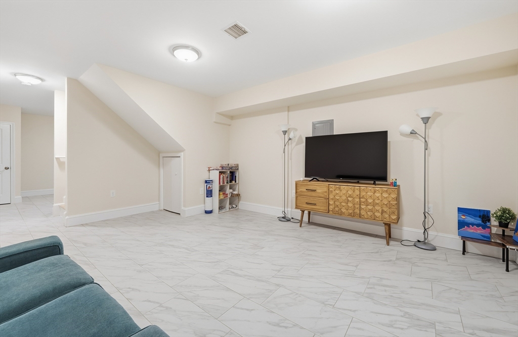77 North St # 77