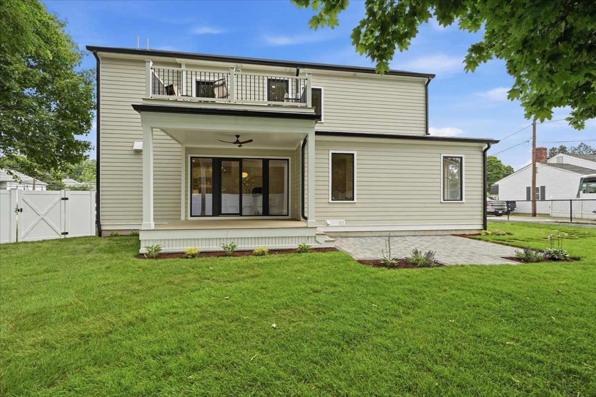 262 River St