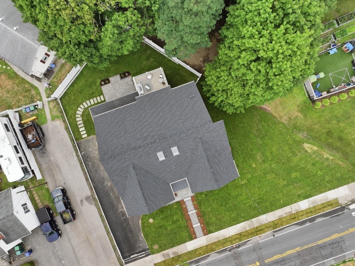 262 River St