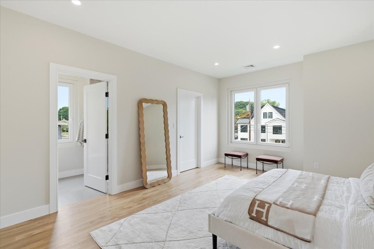 262 River St