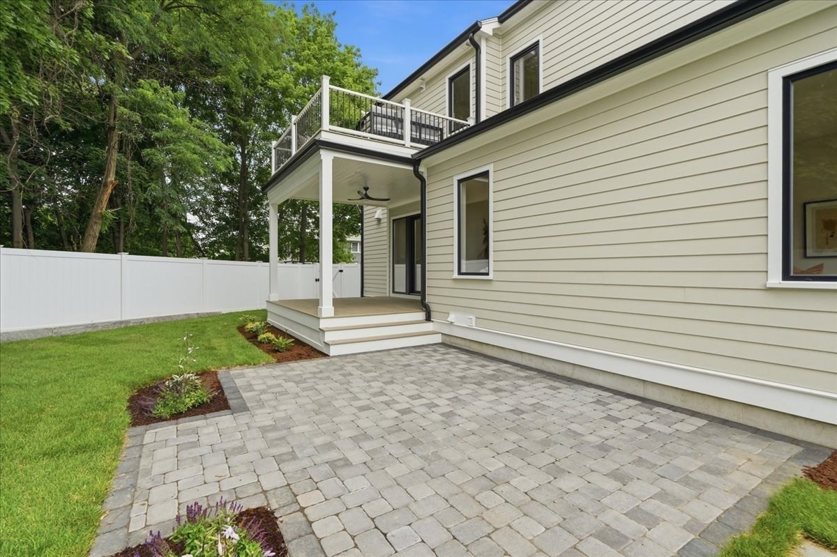 262 River St