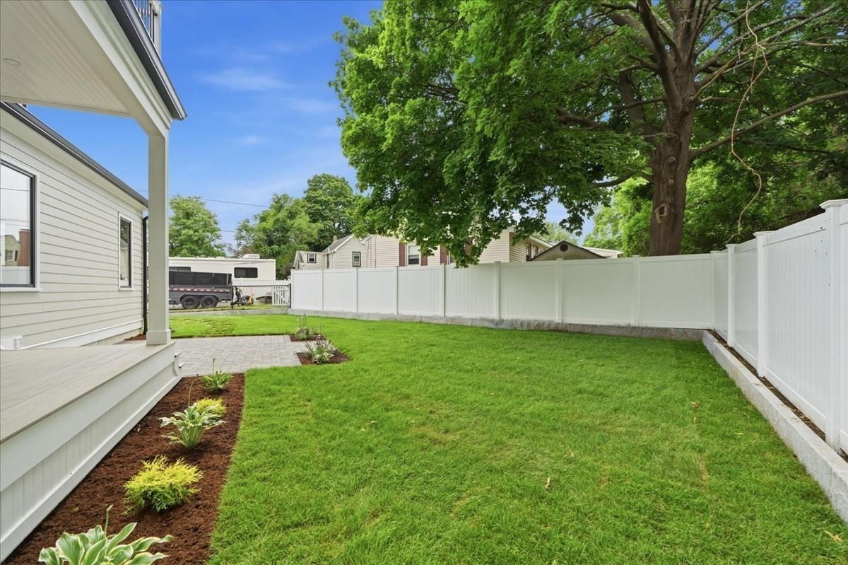 262 River St