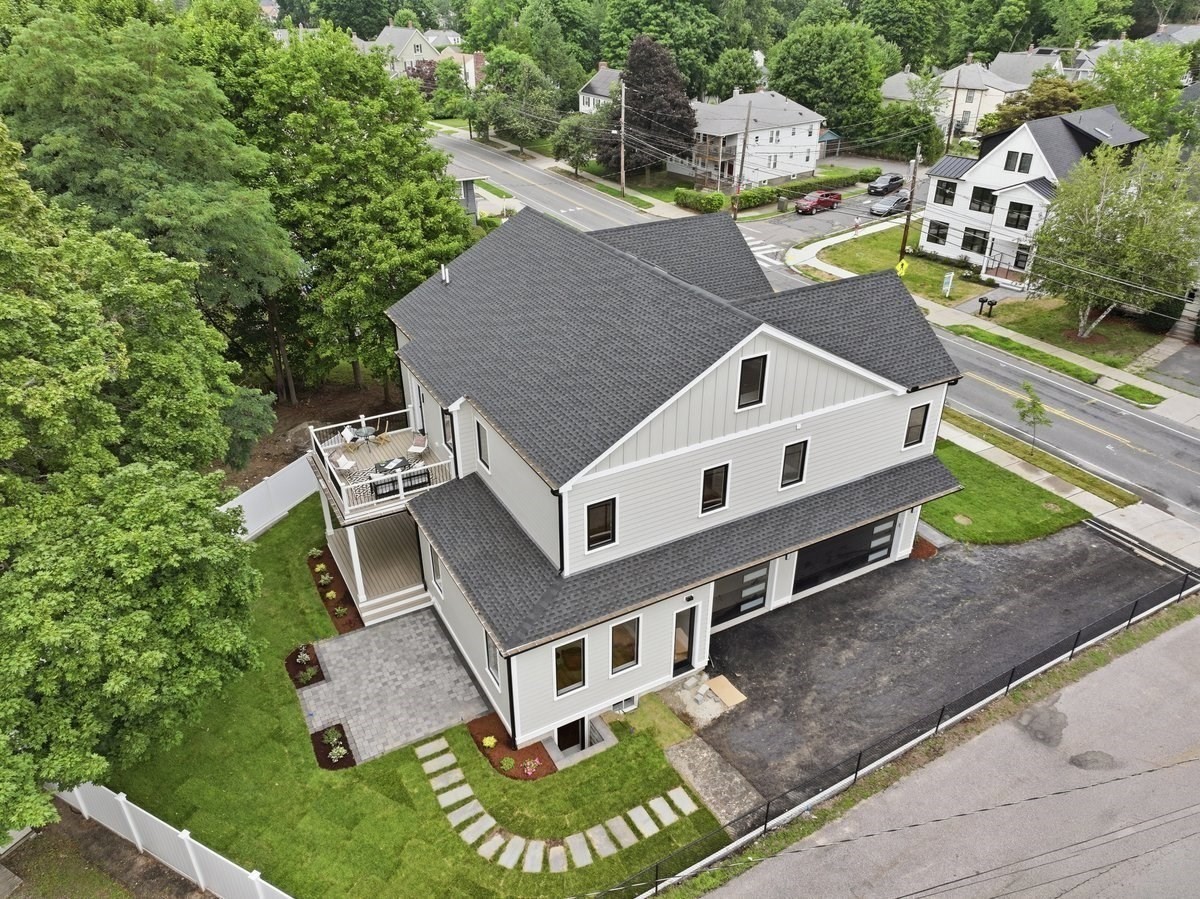 262 River St