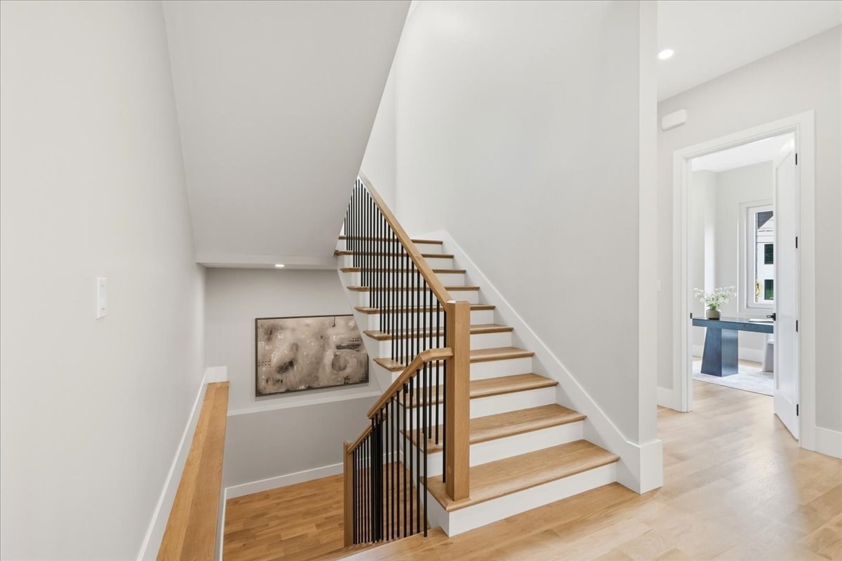 262 River St
