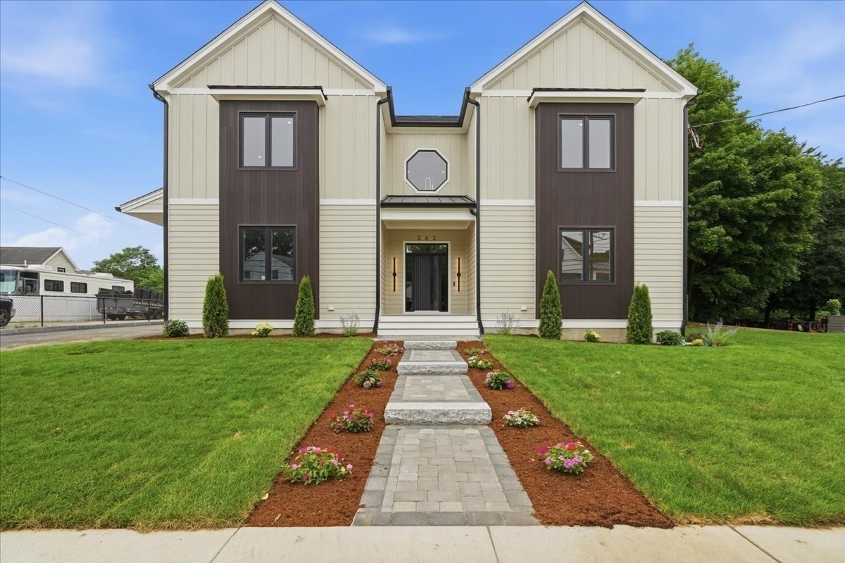 262 River St