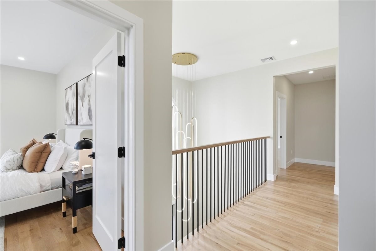 262 River St