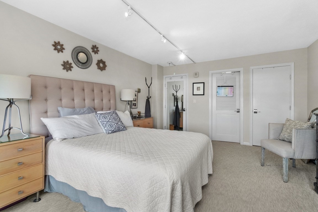 280 Boylston St # 713