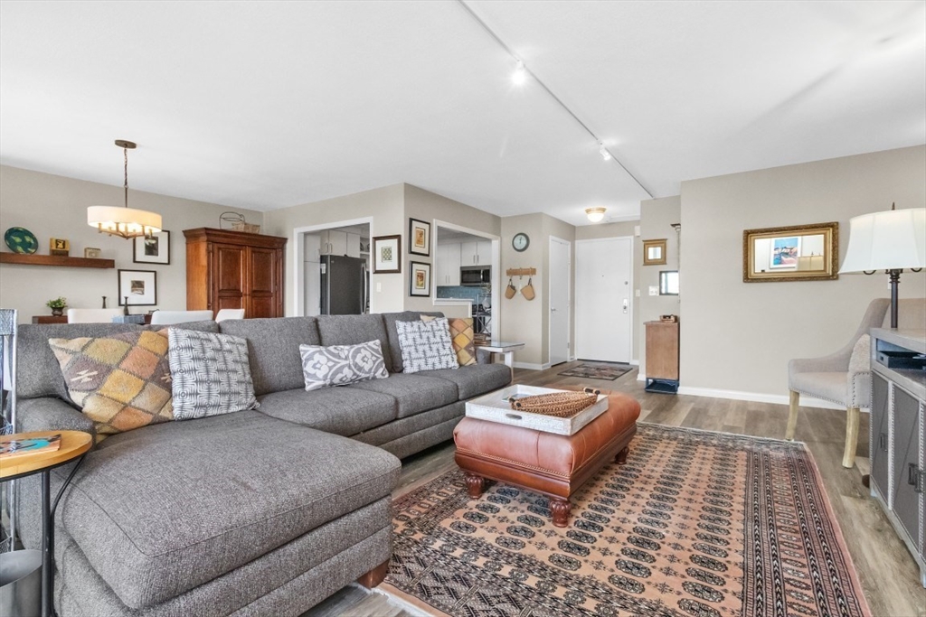 280 Boylston St # 713