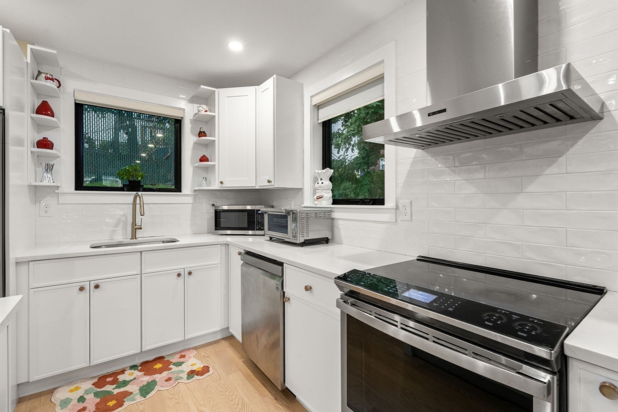 14 Brook Ave # 2