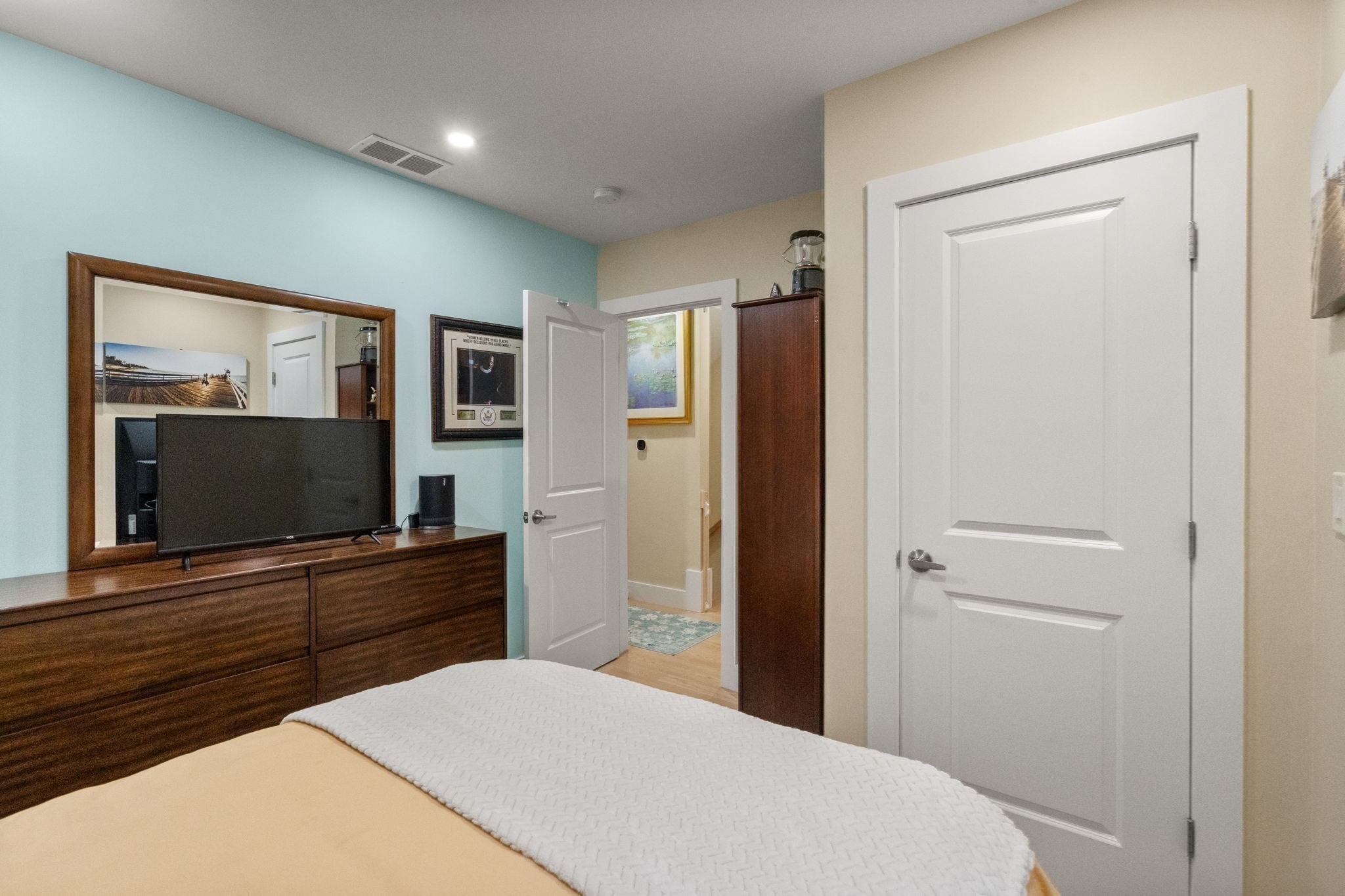 14 Brook Ave # 2