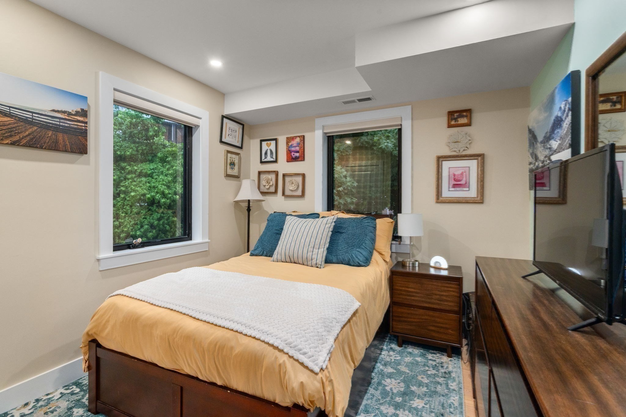 14 Brook Ave # 2
