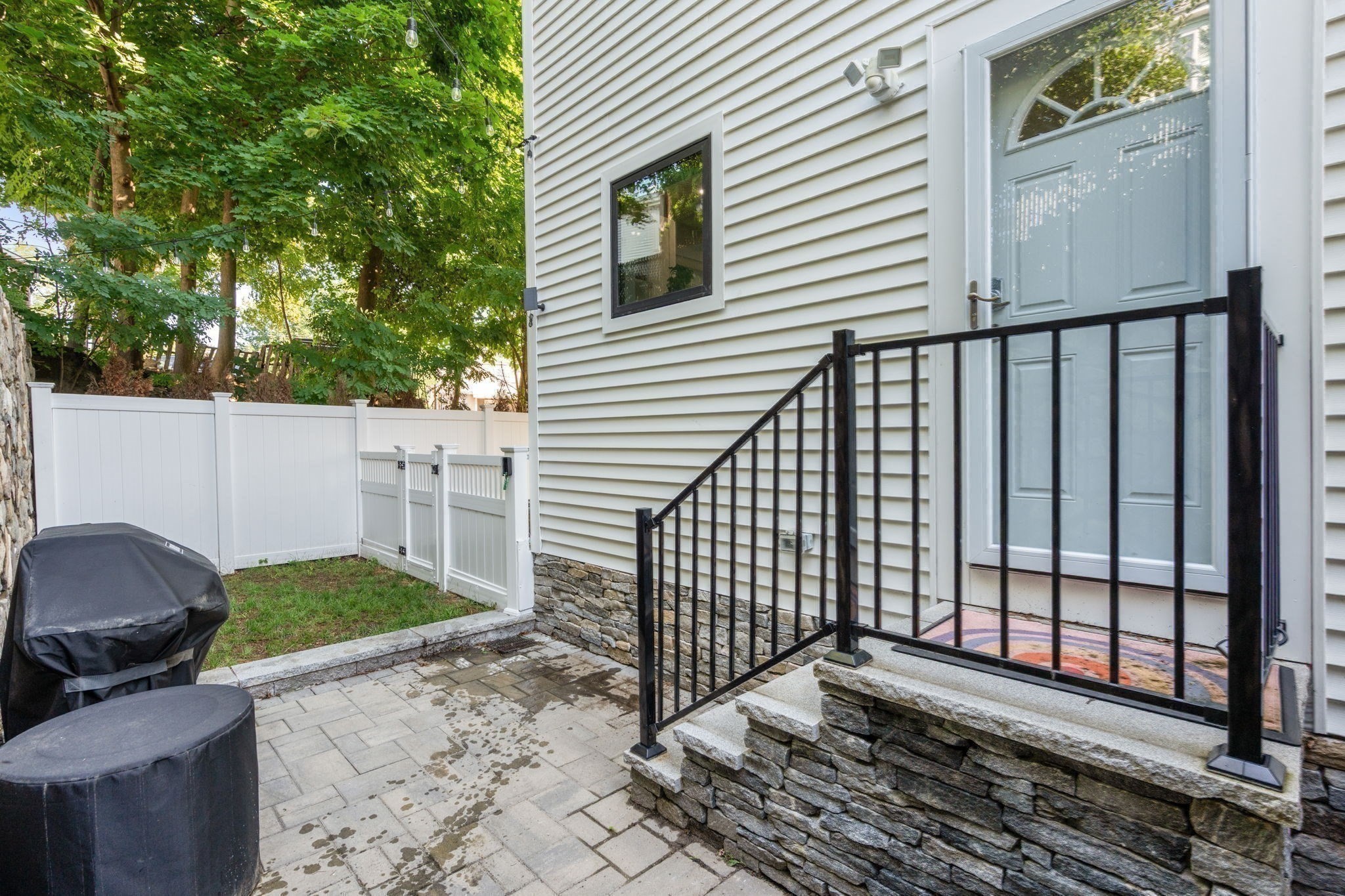 14 Brook Ave # 2