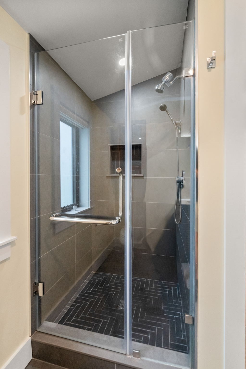 14 Brook Ave # 2